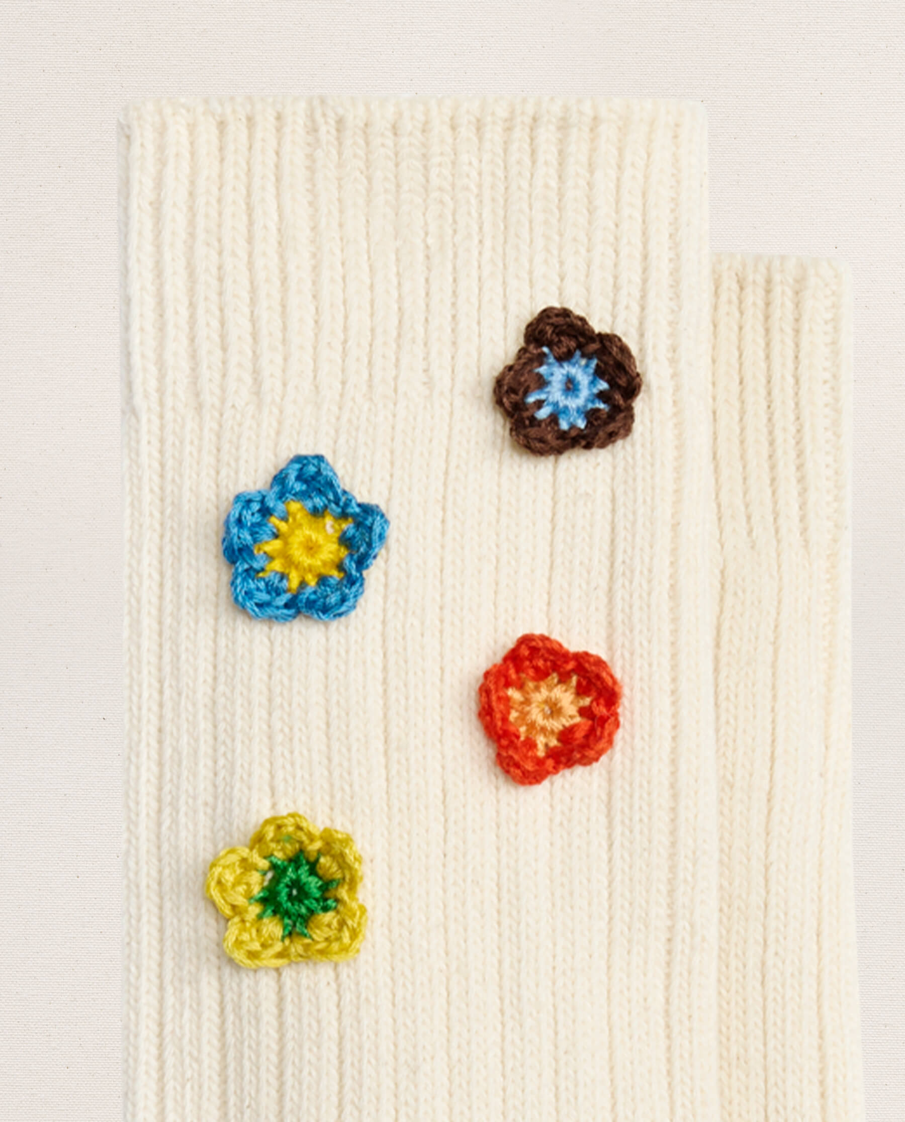 The Crochet Flower Sock (4 Flowers). -- Cream
