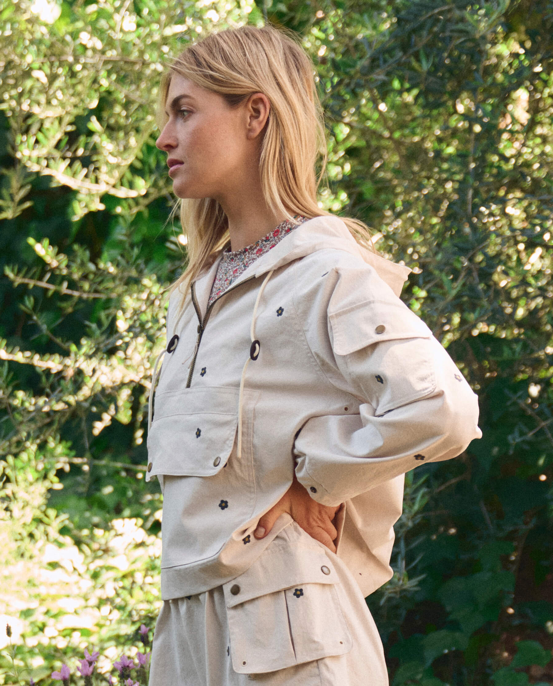 The Embroidered Cropped Trailhead Pullover. -- Cream With Black Daisies