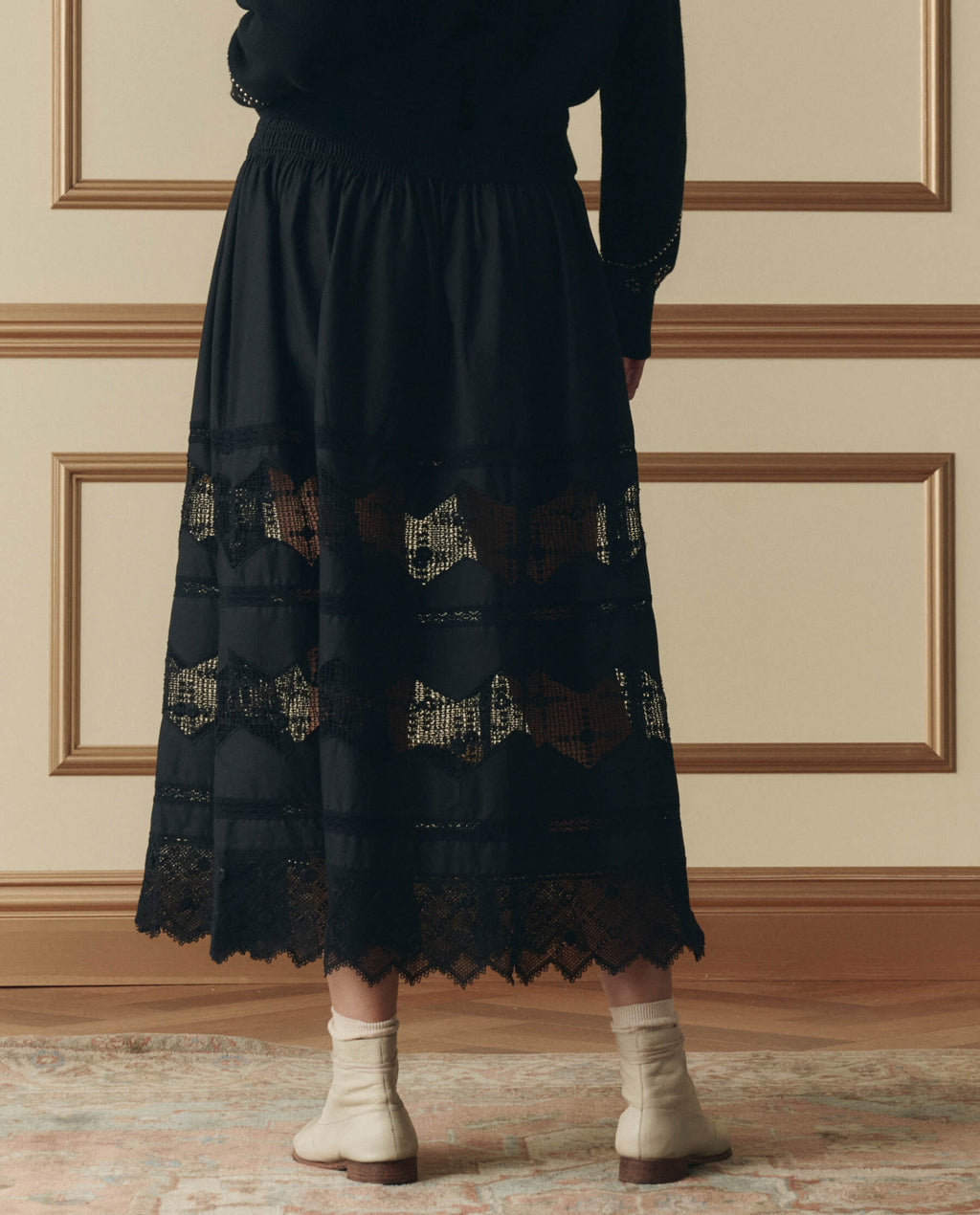 The Rosette Crochet Canary Skirt. -- Black