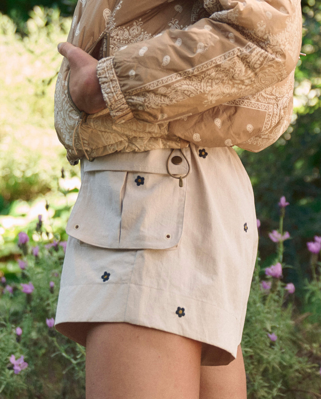 The Embroidered Cargo Short. -- Cream With Black Daisies