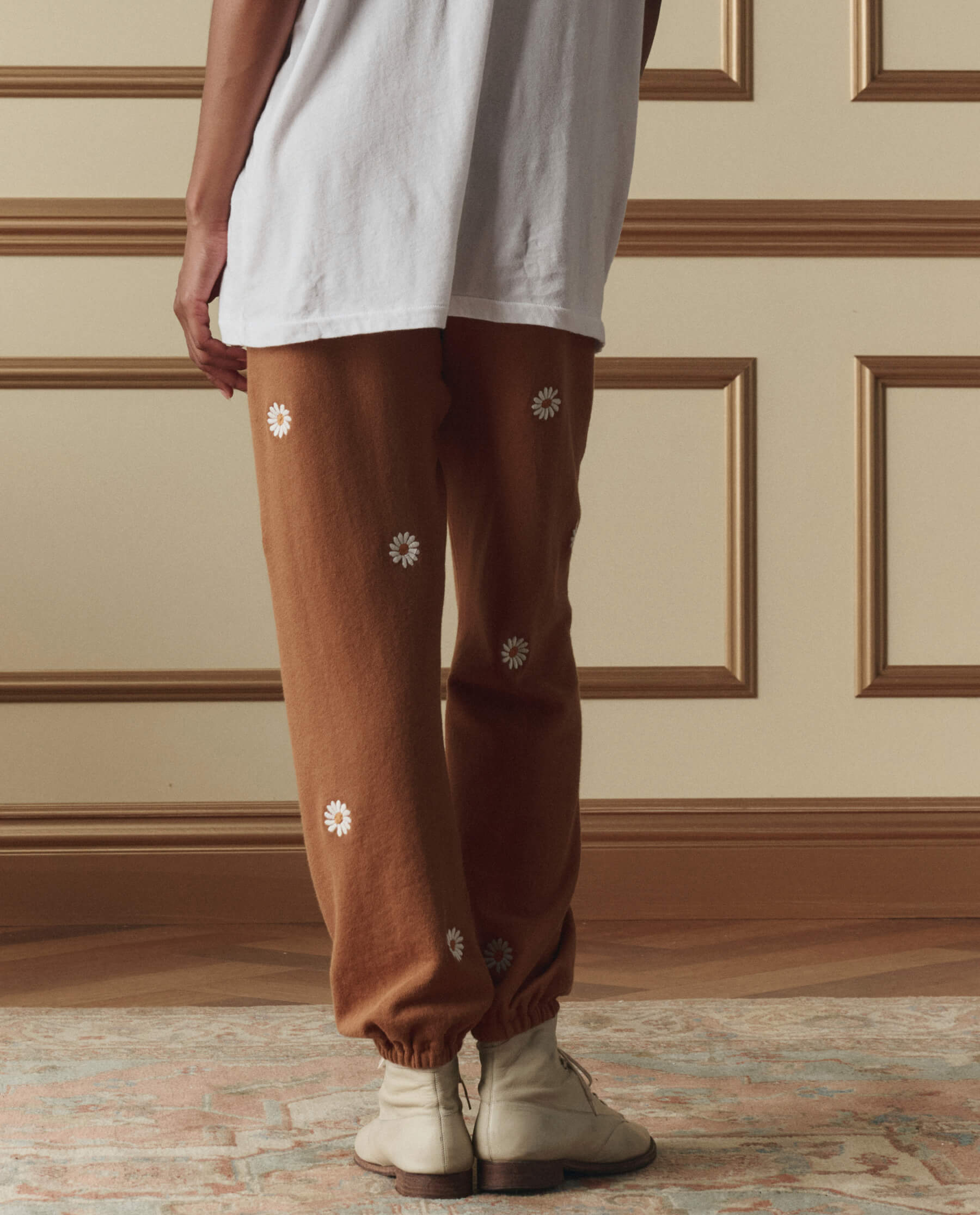 The Stadium Sweatpant W/ Floating Daisy Embroidery. -- Suntan
