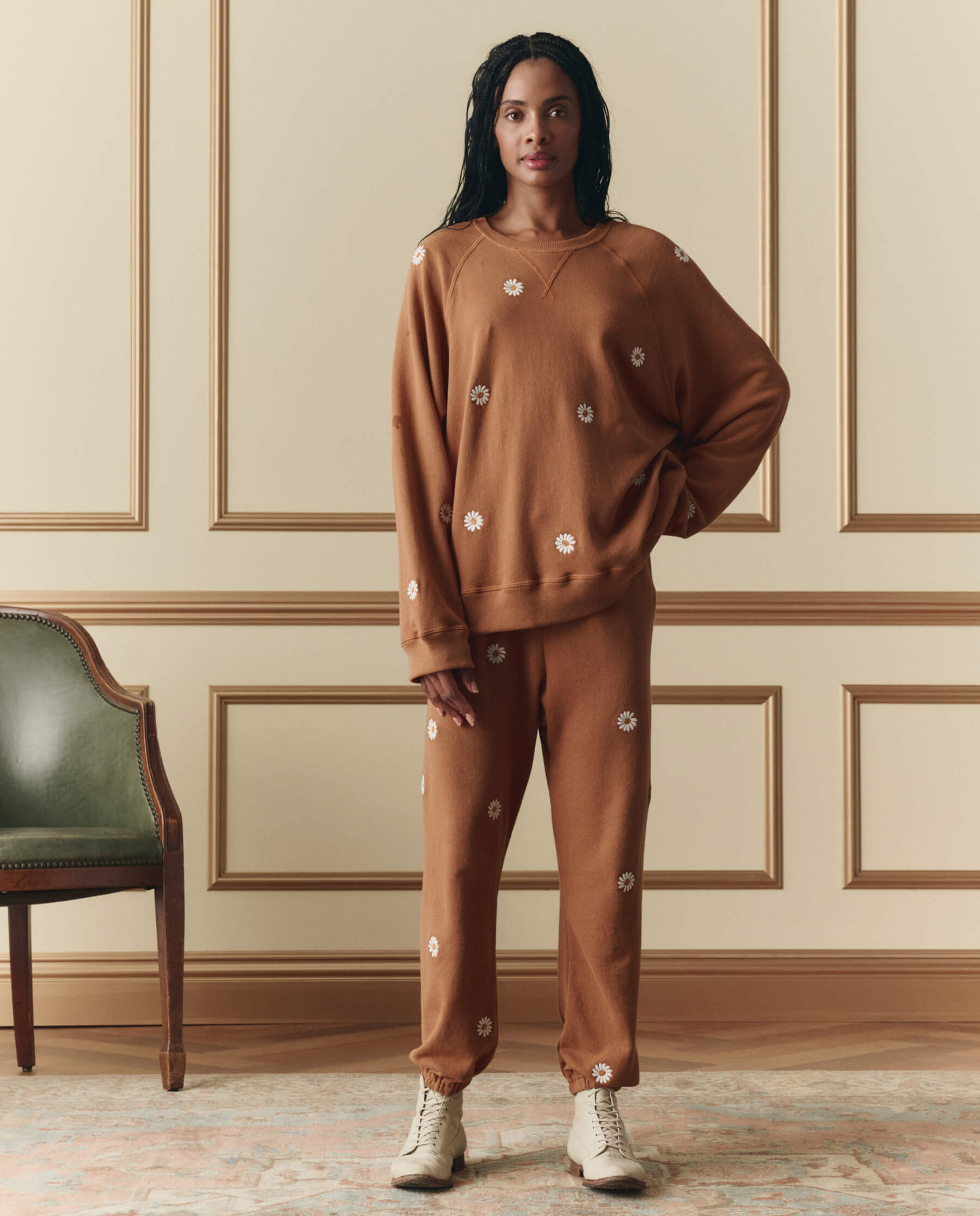 The Stadium Sweatpant W/ Floating Daisy Embroidery. -- Suntan