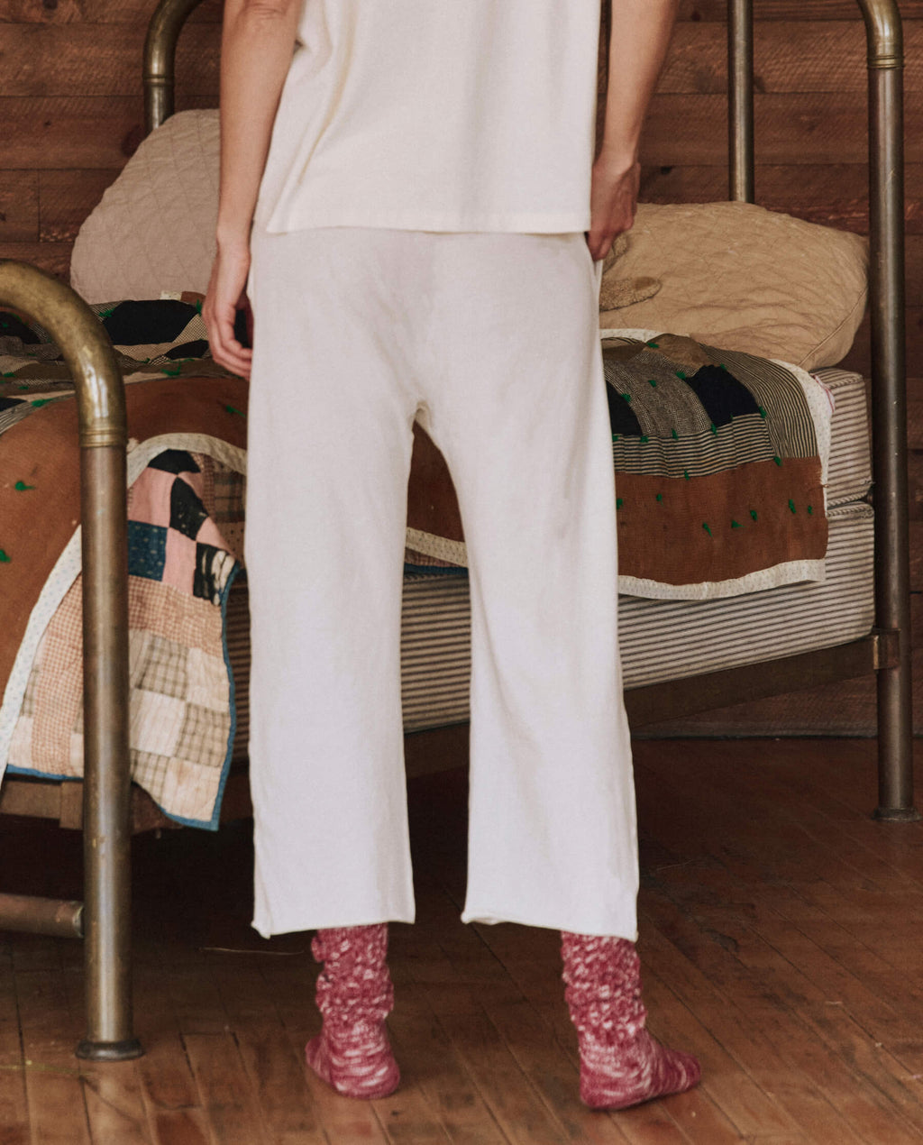 The Lounge Crop. -- Washed White