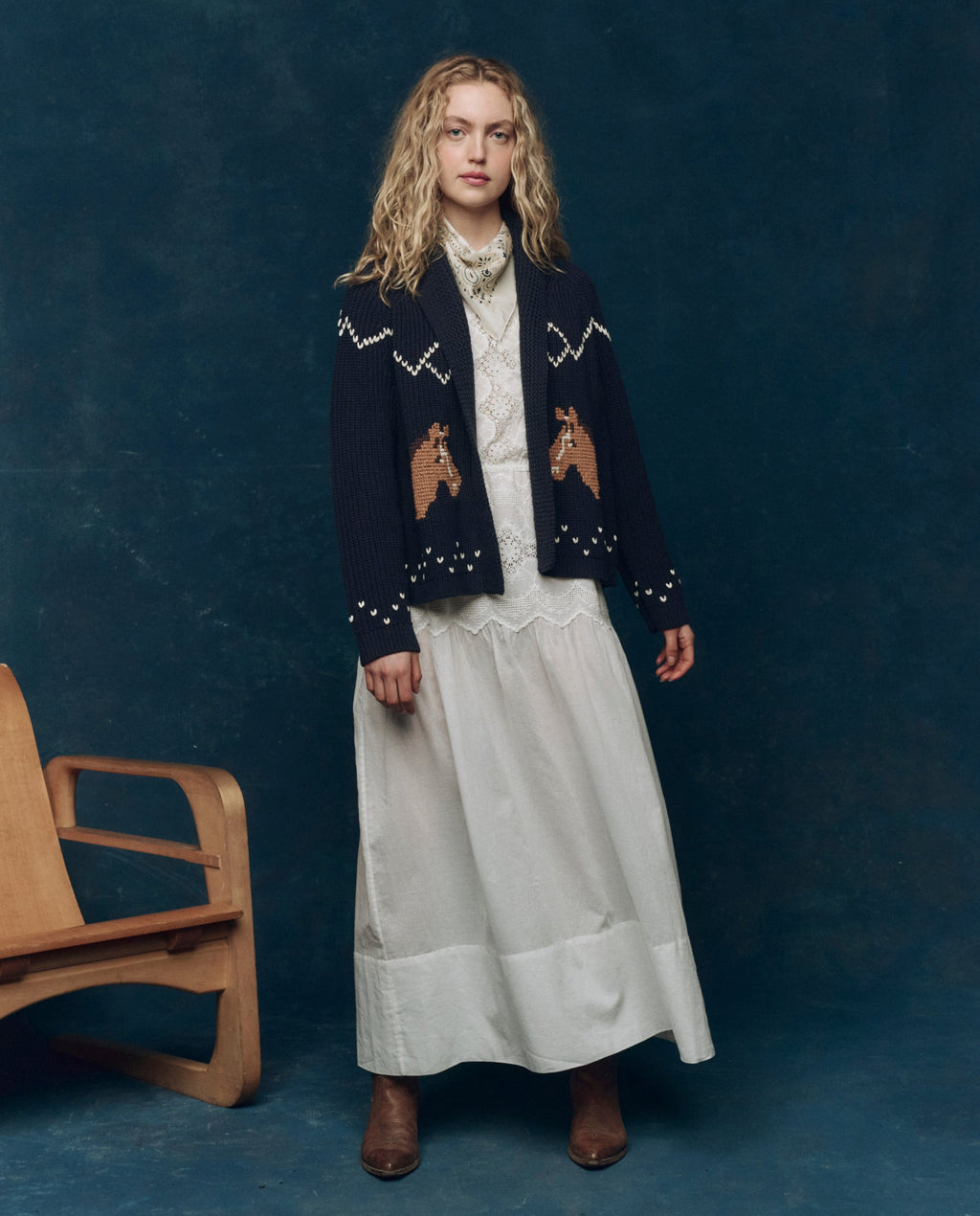 The Horse Lodge Cardigan. -- Navy