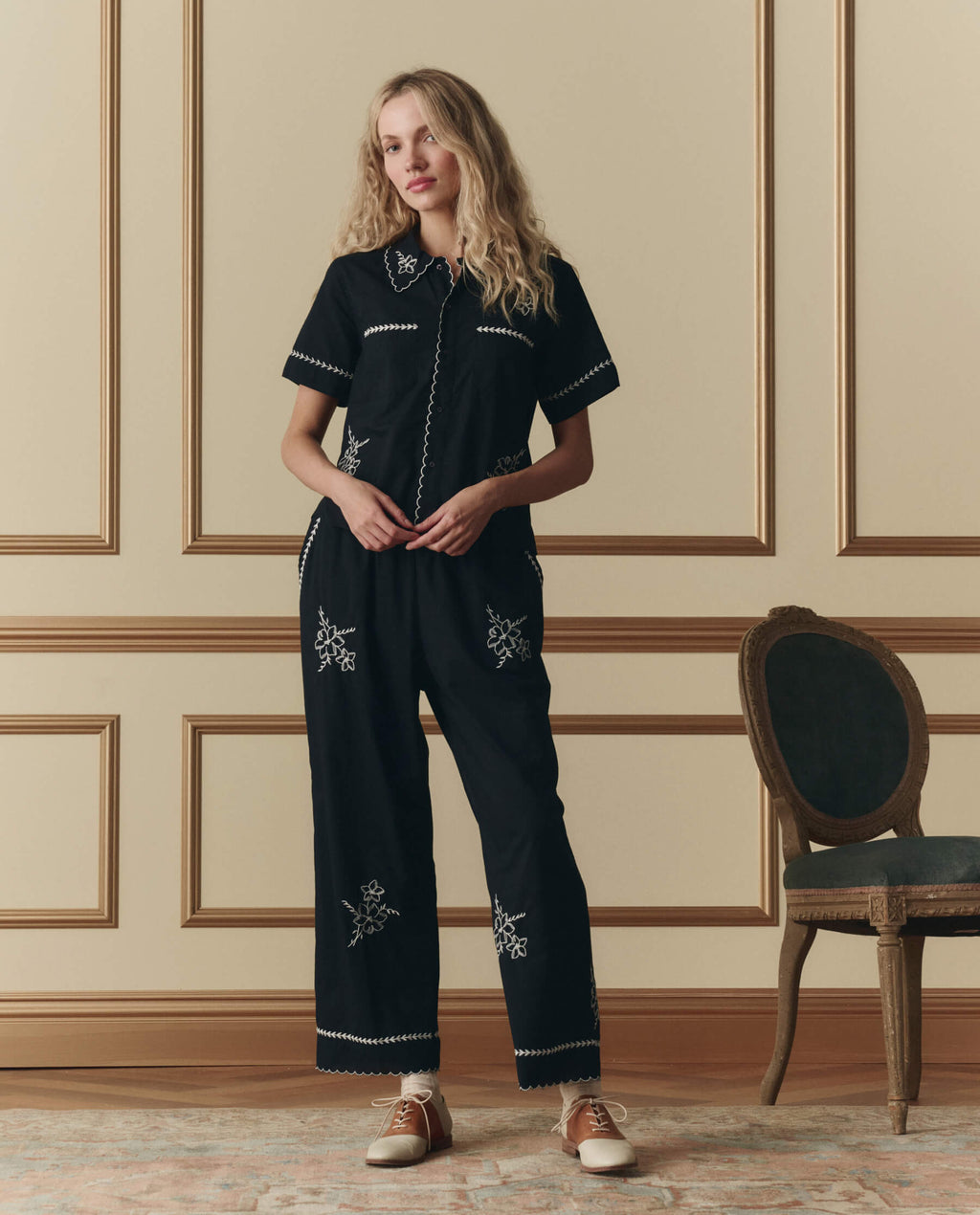 The Weekend Pant W/ Hanky Embroidery. -- Black