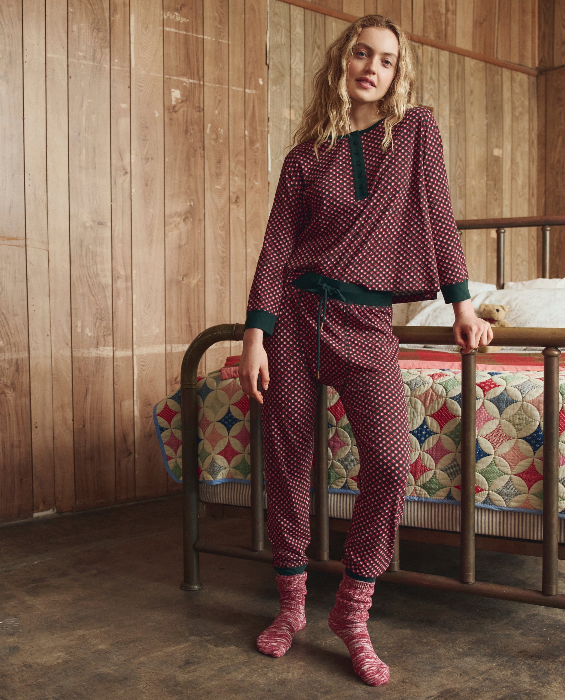 The Crop Sleep Henley. -- Daisy Tie Print