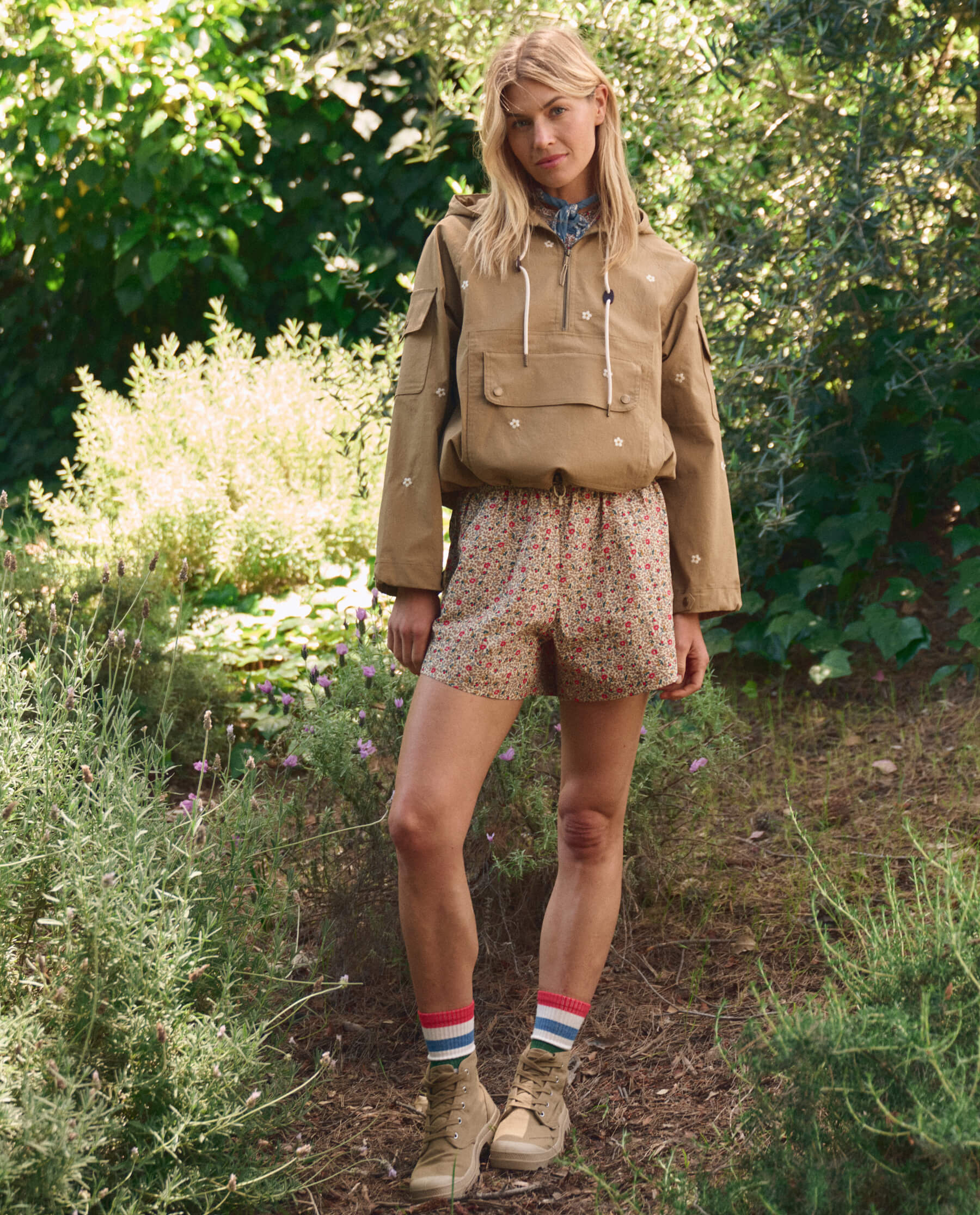 The Embroidered Cropped Trailhead Pullover. -- Khaki With Cream Daisies