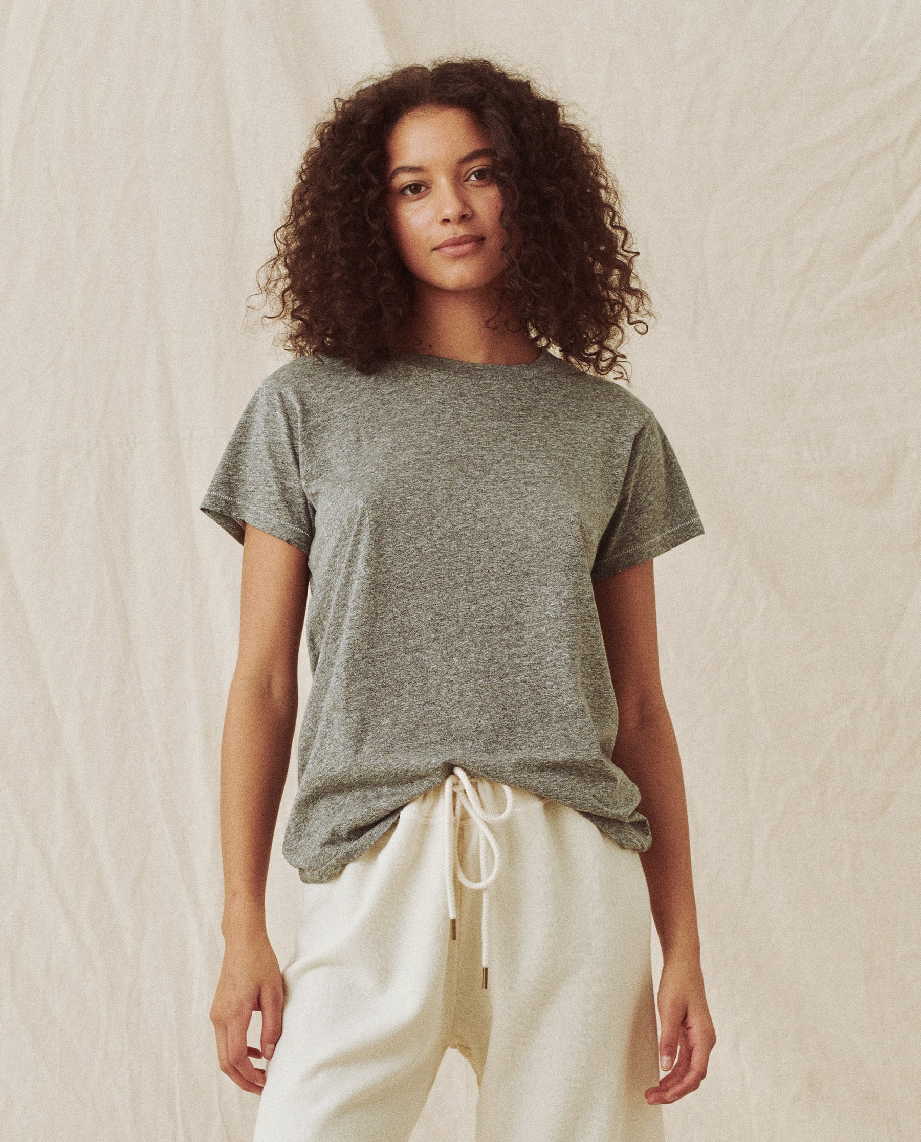 The Slim Tee. Solid -- Heather Grey